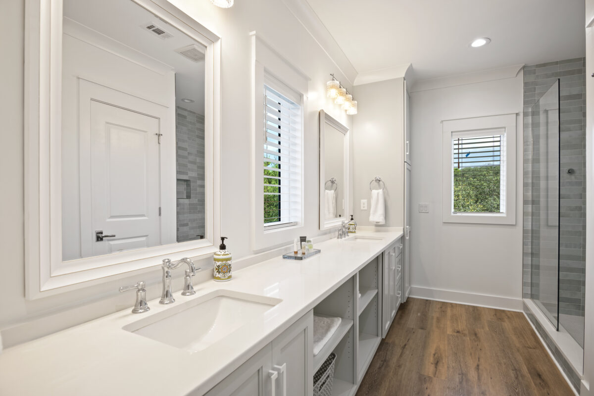 Blue Mountain Beach Bathroom | Twin Construction